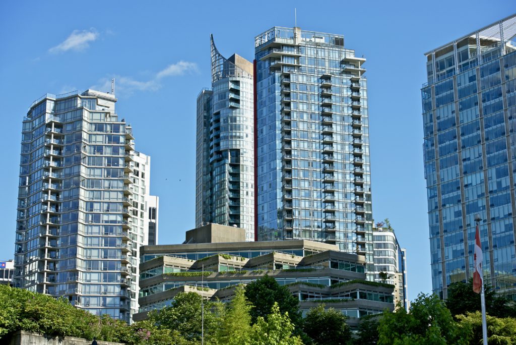 Canadá; estudar; trabalhar Canadá; estudar; trabalhar