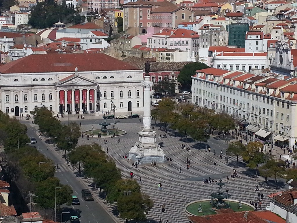 Vista pelo mirante do elevador Santa Justa, a praça de D. Pedro IV, mais conhecida por Rossio. O que fazer em Lisboa com pouco dinheiro