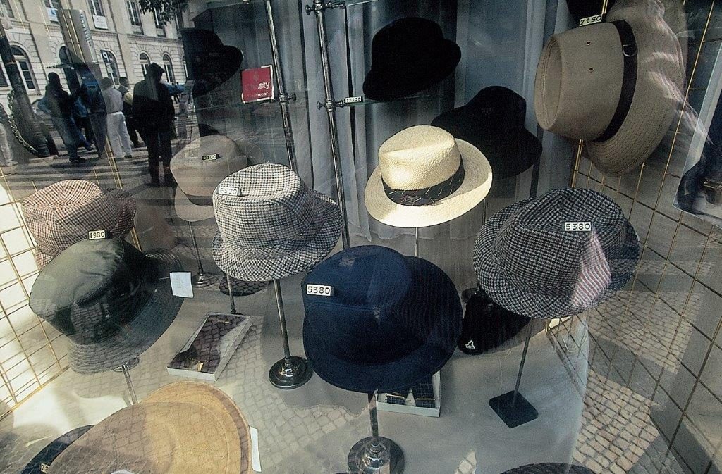 Chapelaria em Lisboa tem vários tipos e cores Compras em Lisboa