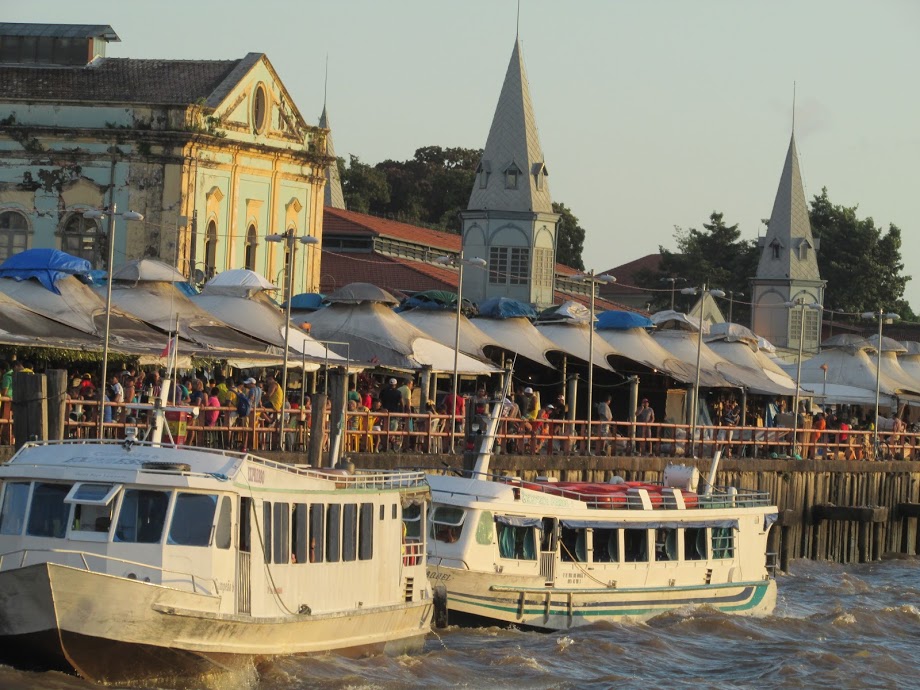 Barcos no porto de Belem do Para O que fazer em Belém do Pará