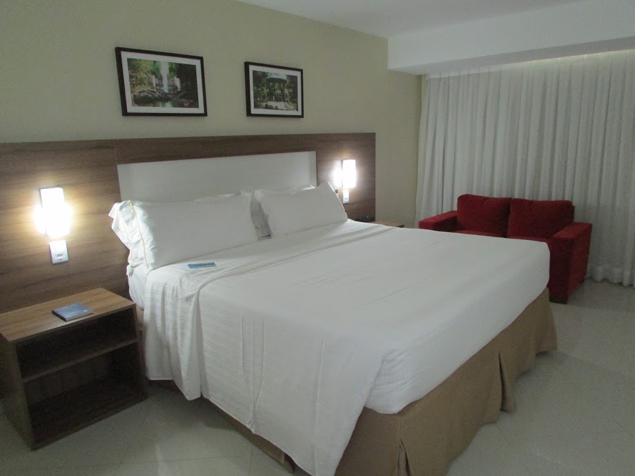 cama em quarto de hotel em Belém do Pará quarto de hotel