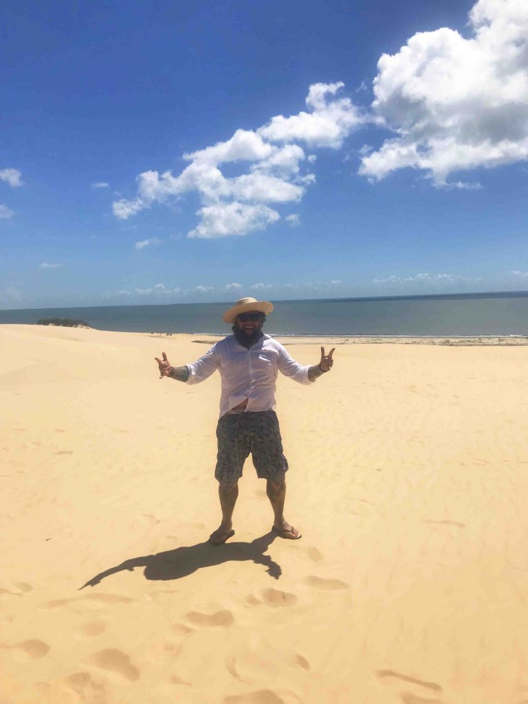 O que fazer na Rota das Emoções - O que fazer na Rota das Emoções - Homem nas dunas