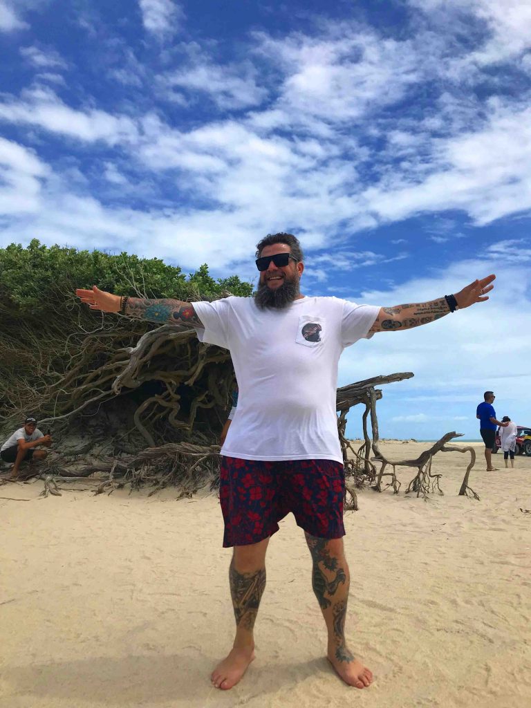 O que fazer na Rota das Emoções - O que fazer na Rota das Emoções - Homem na árvore da preguiça