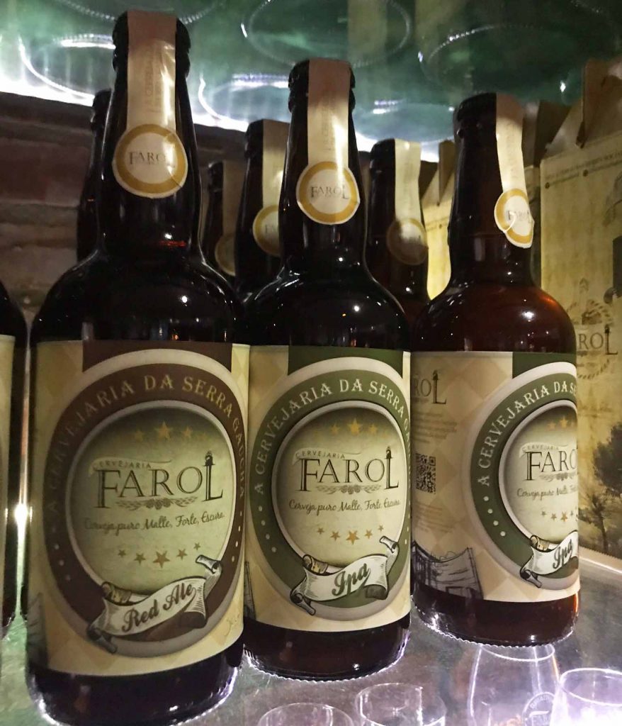 Garrafas de cerveja em exposição