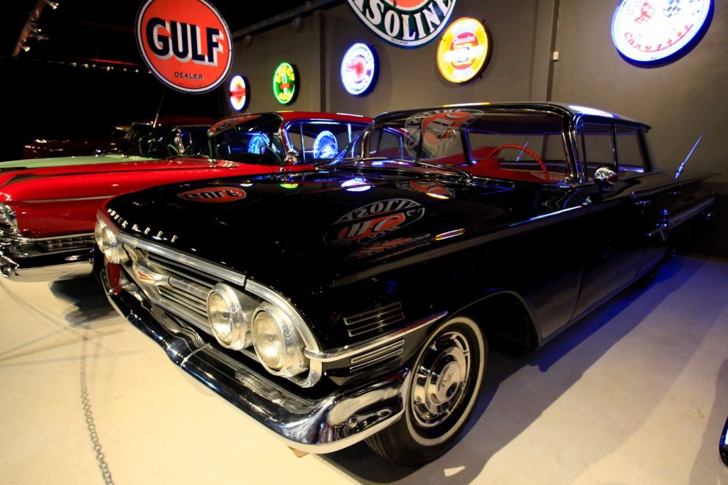 Carro antigo em exposição Carros antigos em Gramado