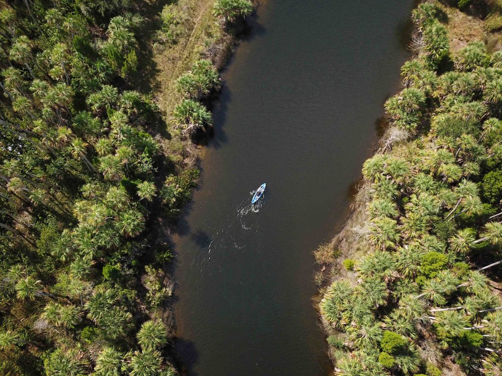 Conheça a Flórida em uma road trip - caiaque caiaque no rio em ADV Coast