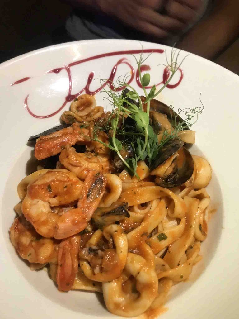 massa com camarões comer em curaçao