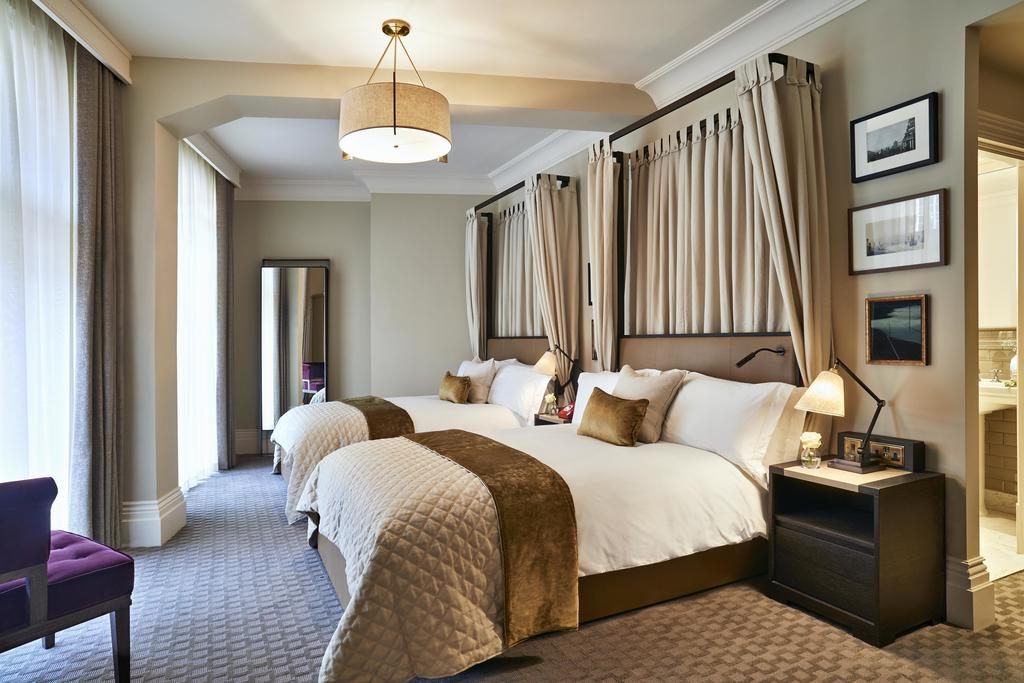 Quarto de hotel com camas e decoração clássica Hotéis em Londres