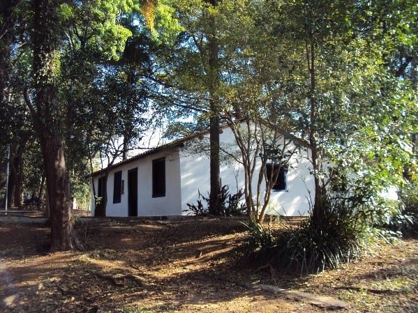 Casa branca com estilo colonial rústico de pau-a-pique Feriado da Independência