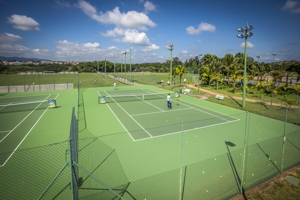 quadra de tênis do resort localizado em Atibaia Bourbon Atibaia tem programação