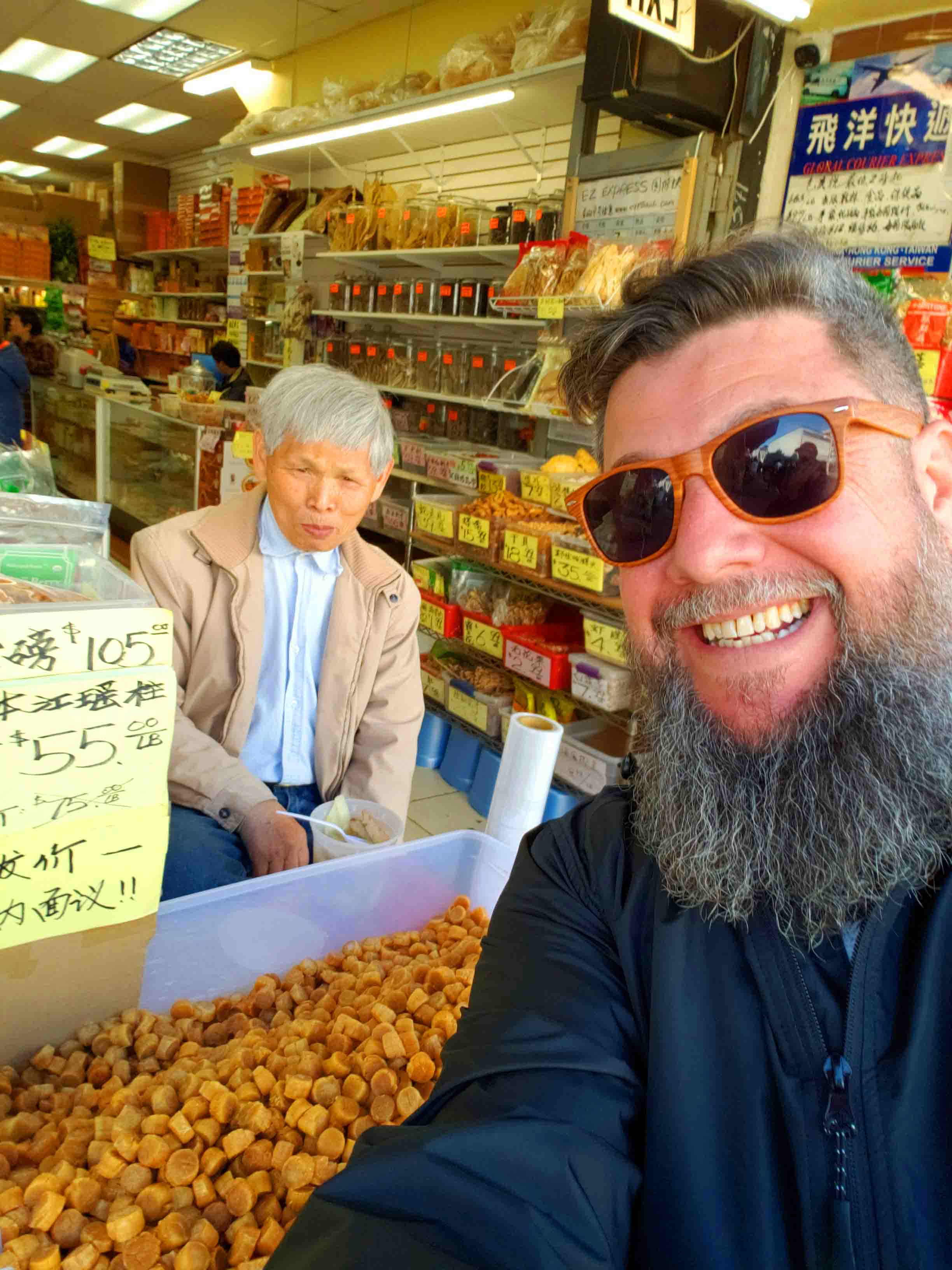 Homens diferentes na mesma imagem Chinatown