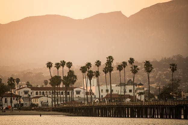 Santa Barbara é charmosa e está localizada entre o mar e as montanhas california