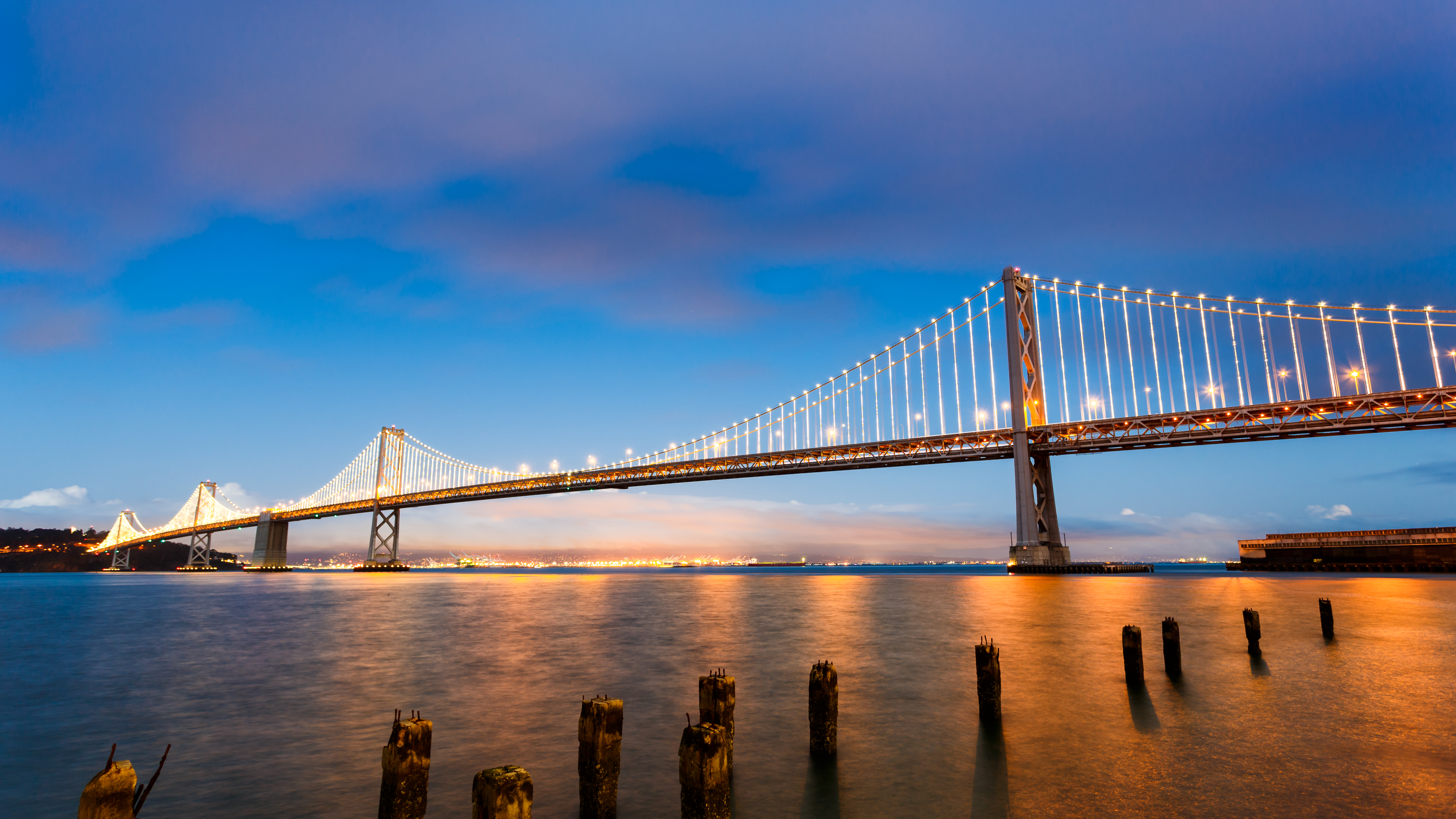 Ponte de metal iluminada no por do sol O que fazer em San Francisco