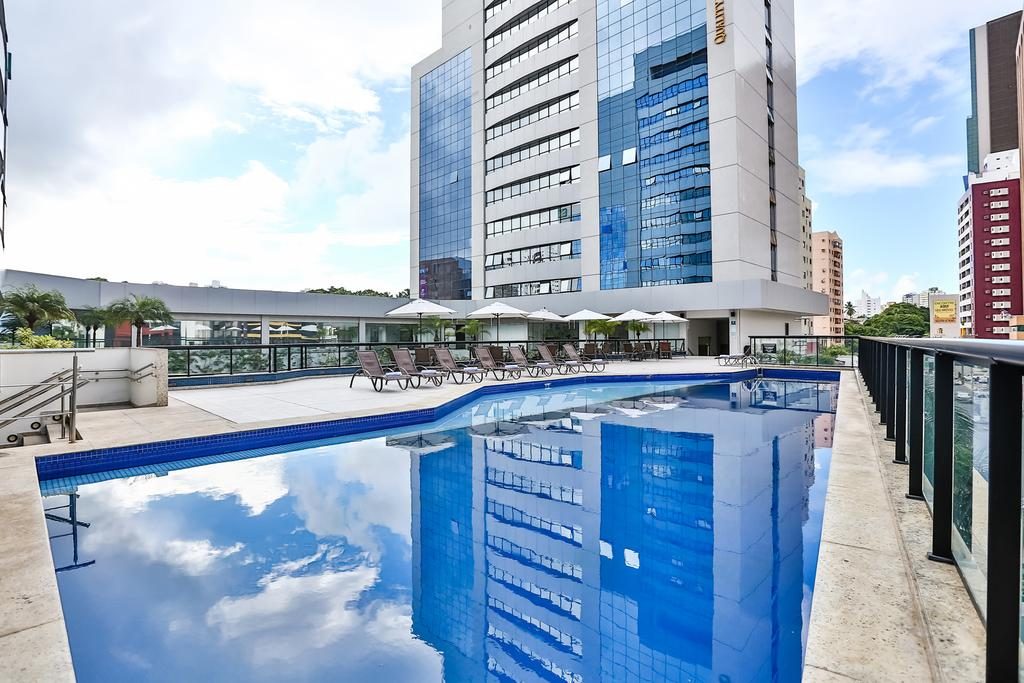 A piscina do Quality Rio de Janeiro, na Barra da Tijuca Hotéis e resorts para férias
