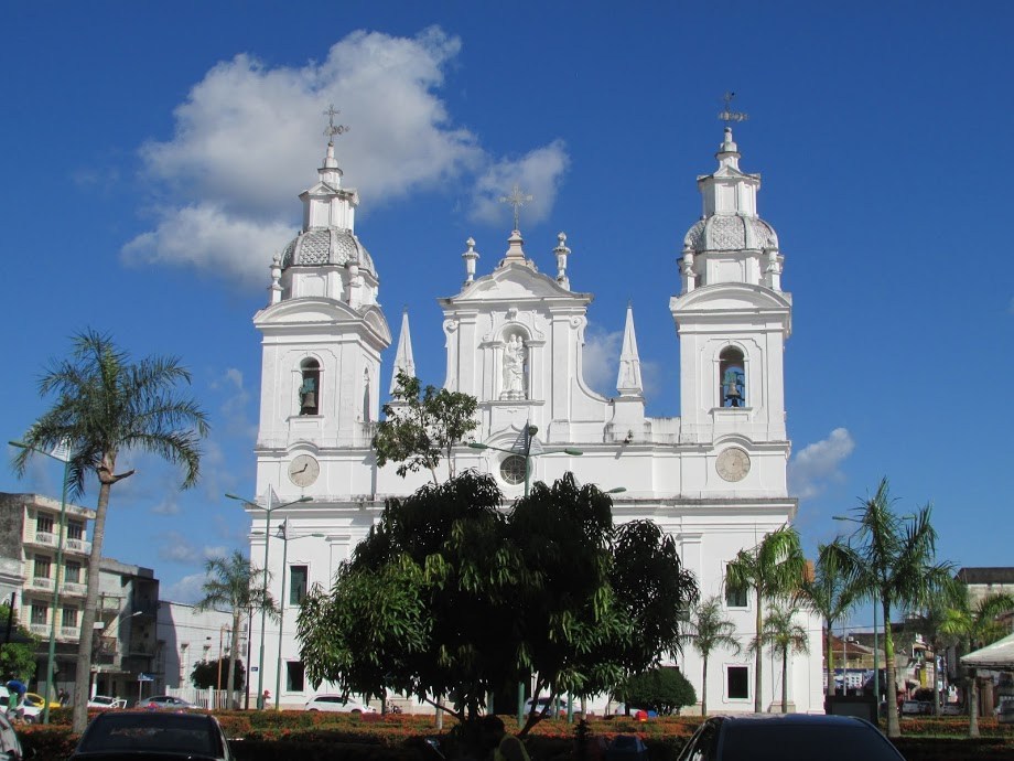 Fachada da Catedral Metropolitana, de onde parte o Círio de Nazaré Pequenos Lençois: um paraíso desconhecido do brasileiro